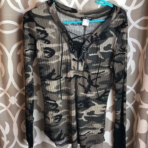 Casual camo top